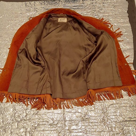 See video Vintage Custom Tailored By Jerrys Leather Goods Suede Fringe Jacket - Picture 6 of 9